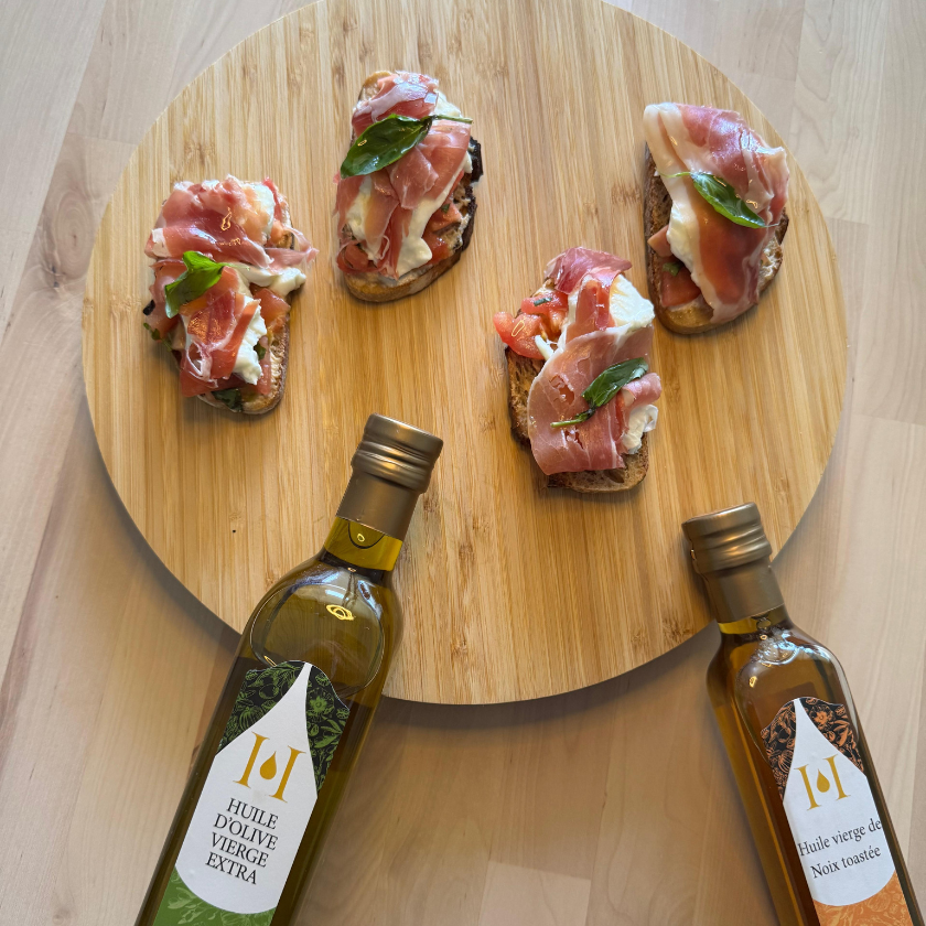 Bruschetta au jambon cru, tomates marinées & burrata