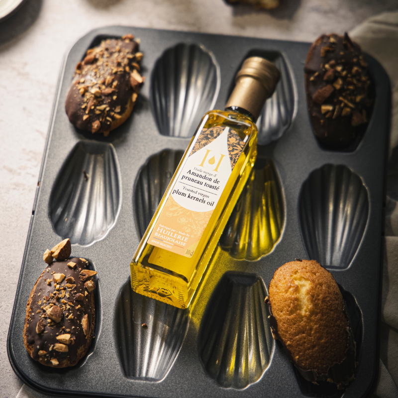 Madeleines en coque de chocolat et éclats d’amandes